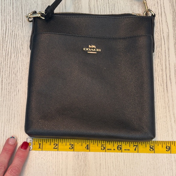 Coach Black Leather Shoulder Bag with Gold Details - Picture 4 of 5